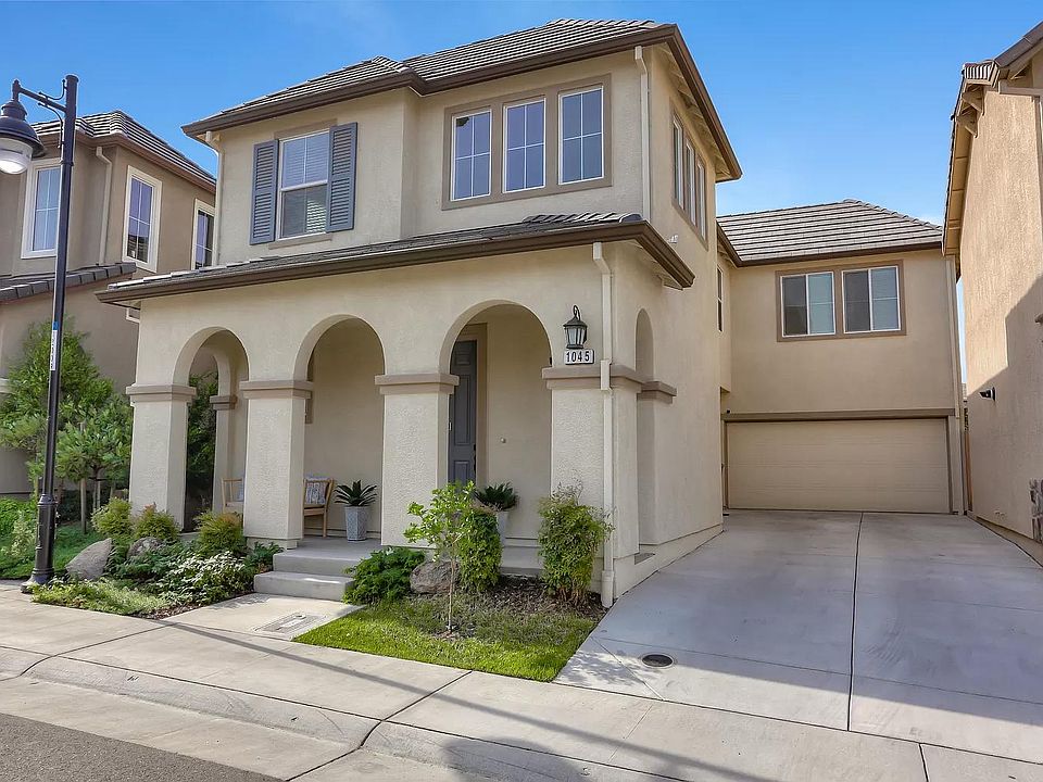 1st image of 1045 Bridlewood Dr