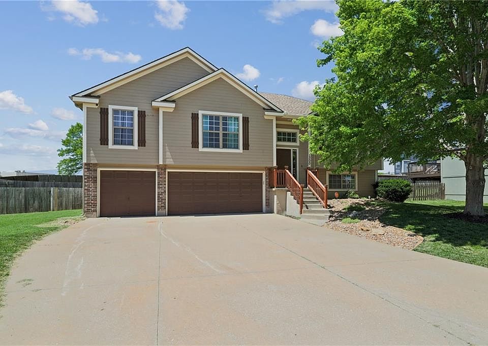 1st image of 1300 NW Boxelder Ct
