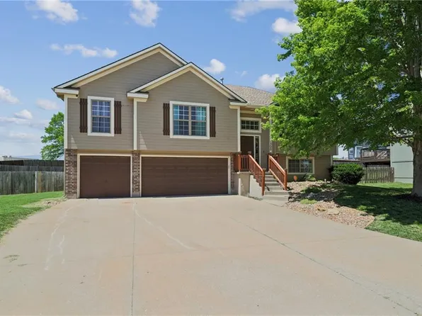 1300 NW Boxelder Ct, Grain Valley, MO 64029