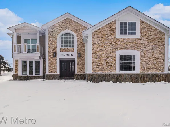 1299 Falcon Dr, Troy, MI 48098