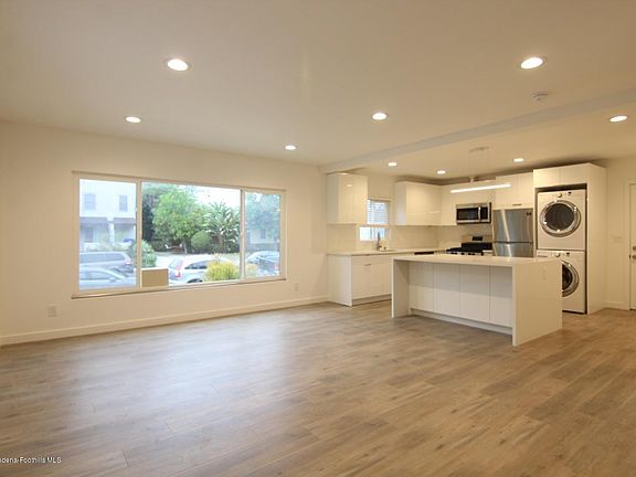 3rd image of 630 N Orange Dr #626