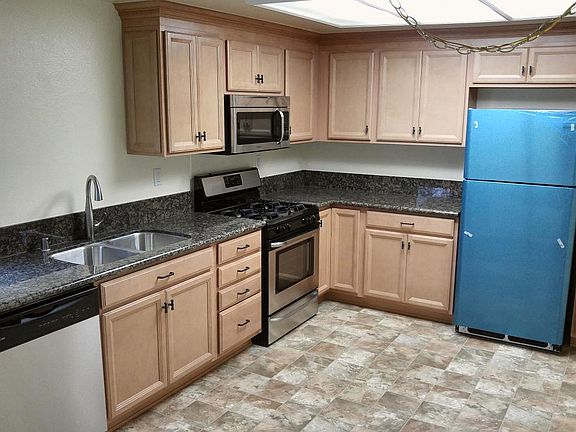 New kitchen, stainless appliances