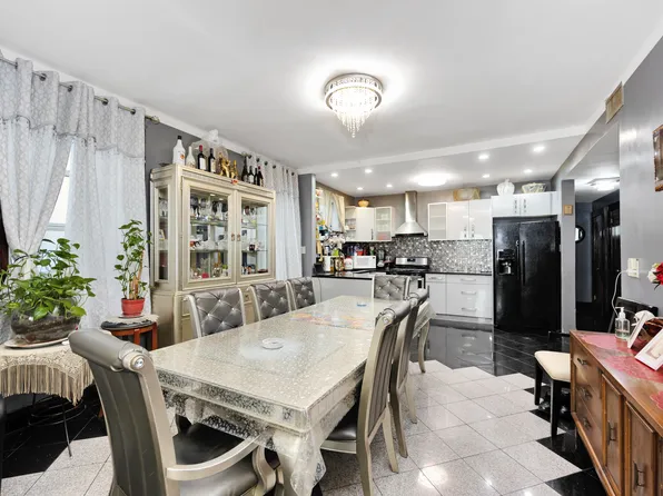 6018 Bleecker Street image 5 of 26