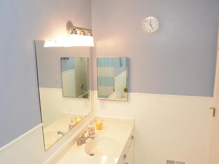 8811 Hawthorne Dr — Photo 35