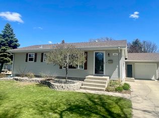 1311 S 6th St, Aberdeen, SD 57401