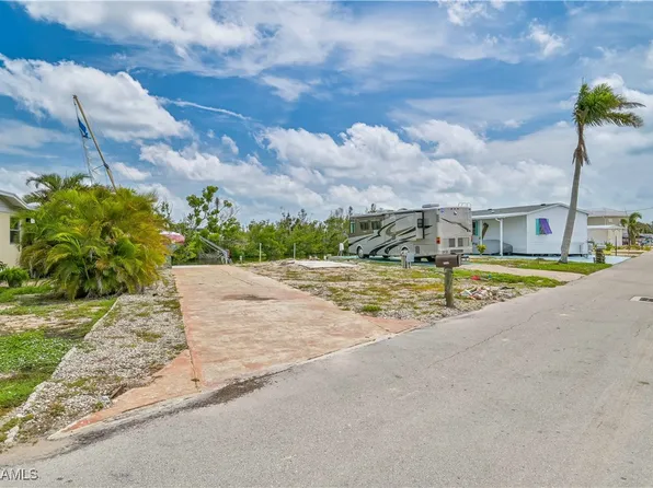 3853 Cherry Ln, Saint James City, FL 33956