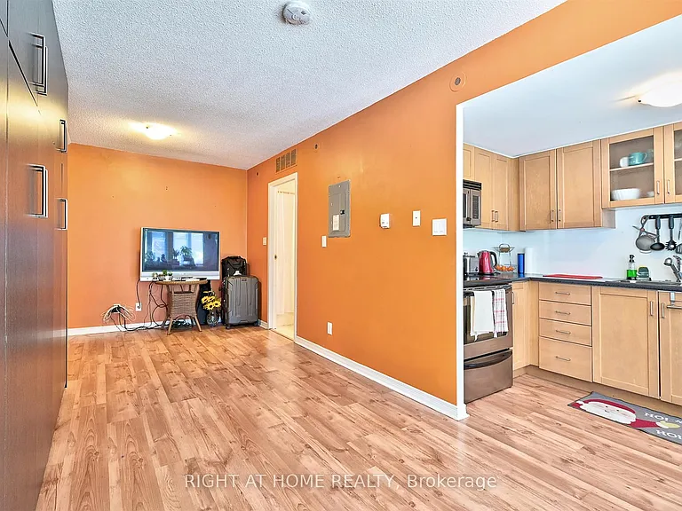 22 Western Battery Rd #109 — Photo 4