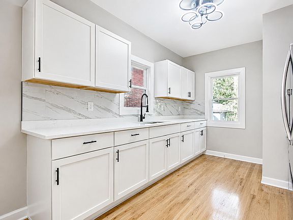 4th image of 3616 Virginia St