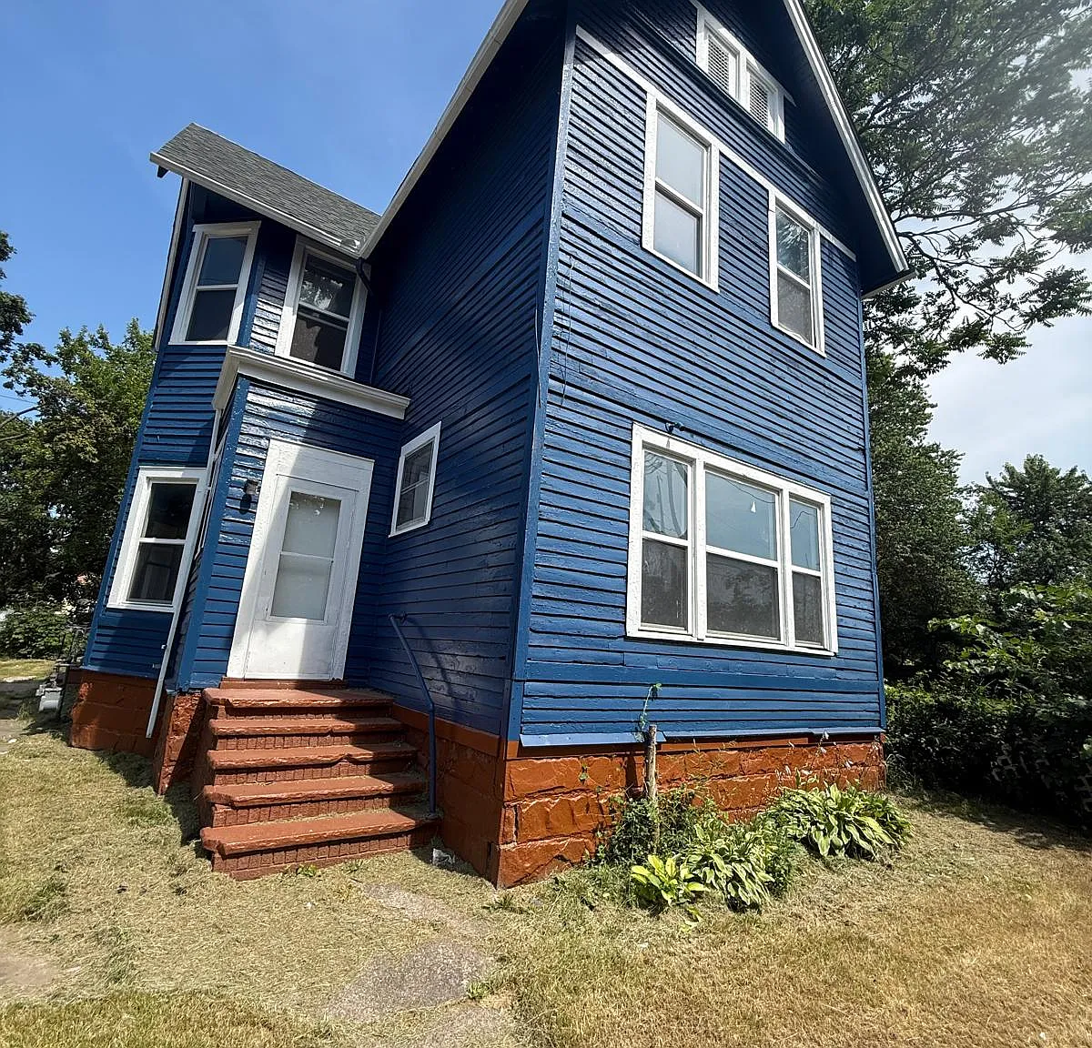 3 bed, 1000 sqft, $1,300 — Photo 1