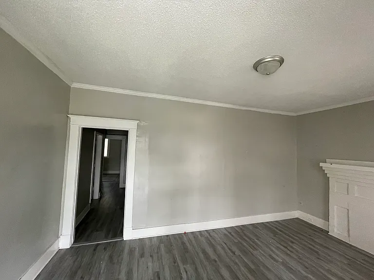 926 Stafford Ave — Photo 3
