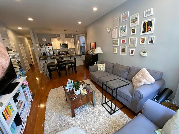 5th image of 918 W Newport Ave APT 1
