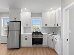 735 Broadway St #3R, Pawtucket, RI 02861