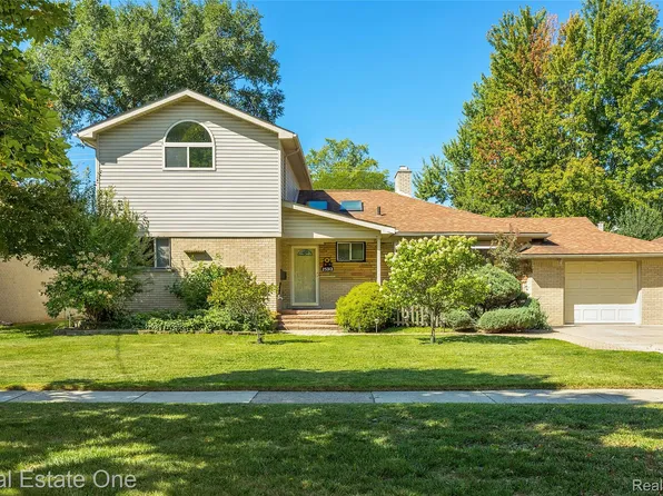 25313 Scotia Rd, Huntington Woods, MI 48070