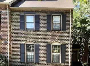 1208 W Abingdon Dr, Alexandria, VA 22314