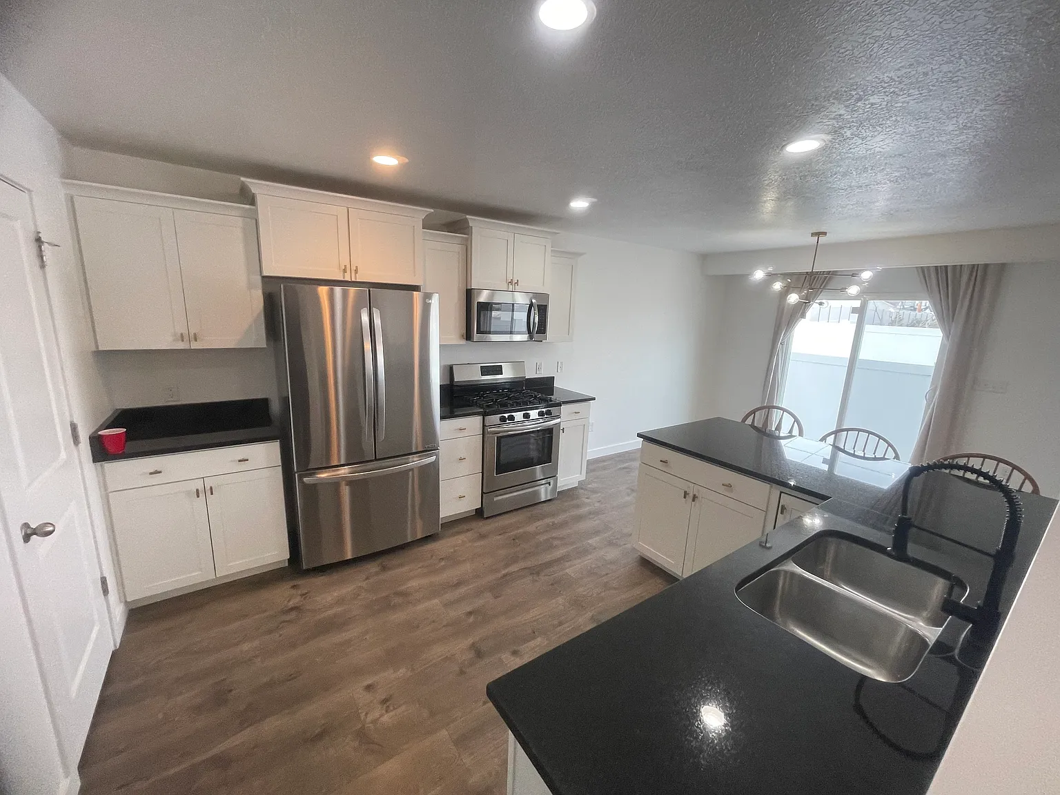 328 E Wren Hill Ln — Photo 2