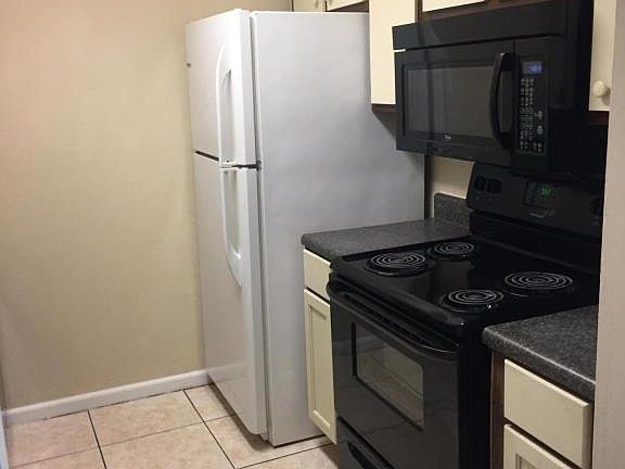 4th image of 611 Colonial Dr APT 1