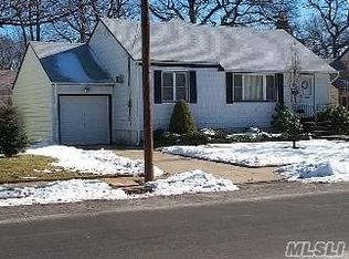 83 Philadelphia Ave, Massapequa Park, NY 11762
