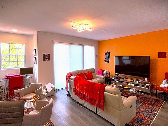 4th image of 2725 NE 8th Ave APT 103