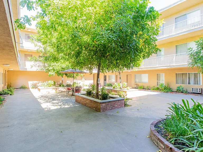14833 Magnolia Blvd #1 — Photo 12