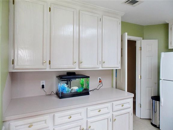 3rd image of 711 Aster Dr