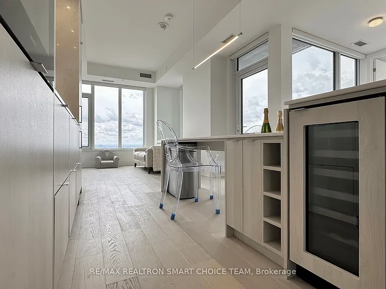 11 Yorkville Ave #5002 — Photo 15