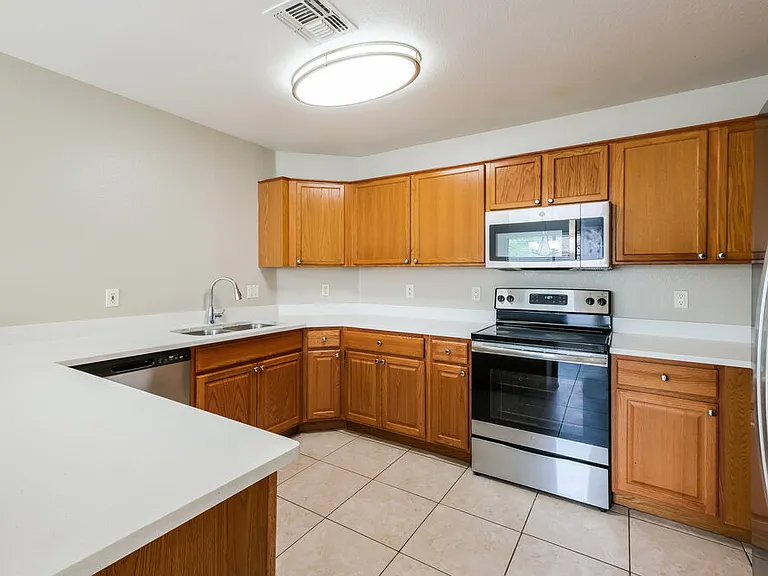 6054 W Jones Ave — Photo 8