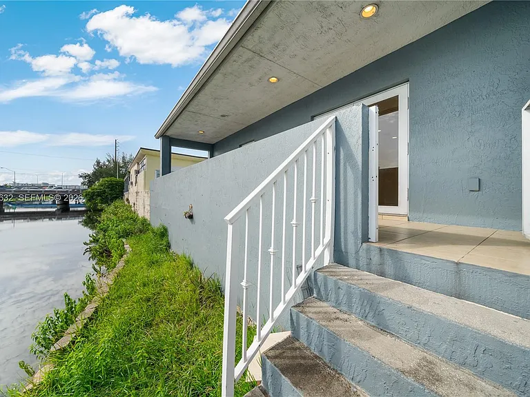 7515 NW South River Dr — Photo 17
