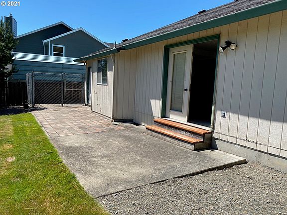 3rd image of 2113 NE 151st Cir