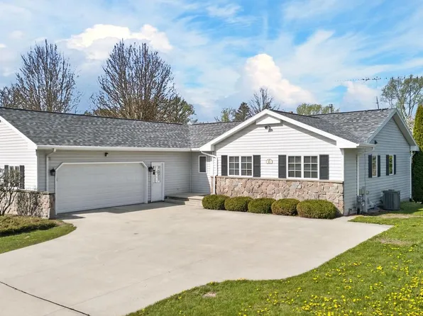 914 Hawthorne DRIVE, Howards Grove, WI 53083