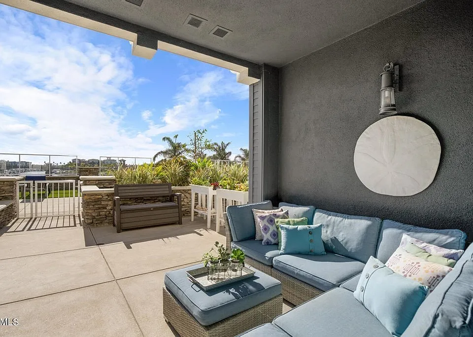 Tradewinds Dr