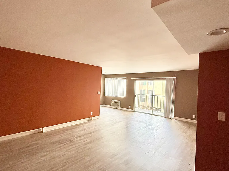 1209 N Kings Rd #209 — Photo 5