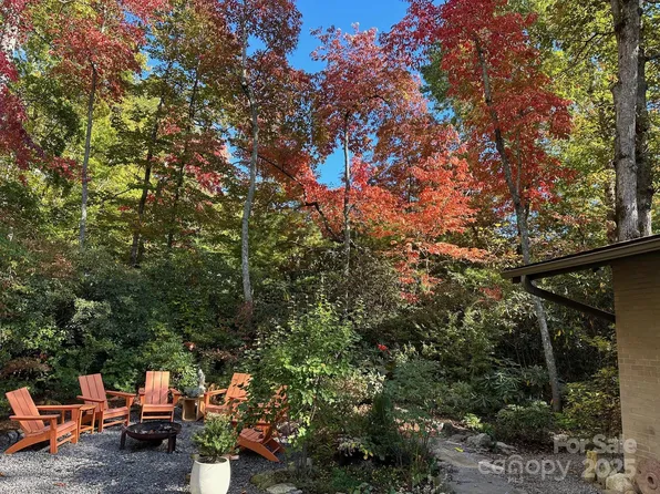48 Walkertown Rd, Black Mountain, NC 28711