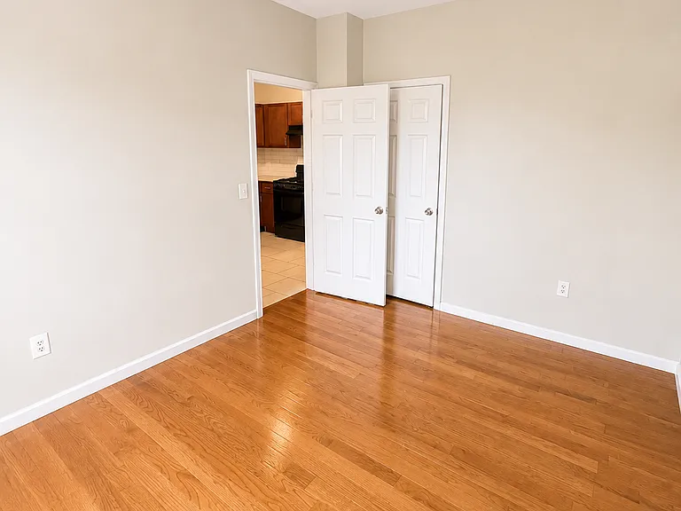 379 Hawthorne Ave #3 — Photo 15