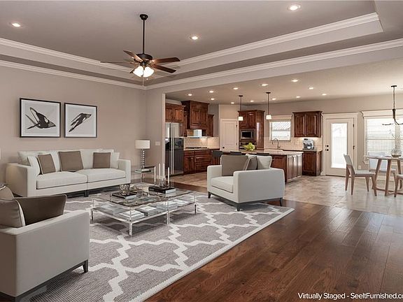 2nd image of 1106 W Sandalwood Pl