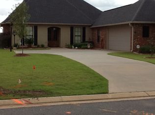 129 W Lakes Blvd, Alexandria, LA 71303