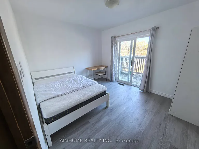 137A Markham St #2 — Photo 2