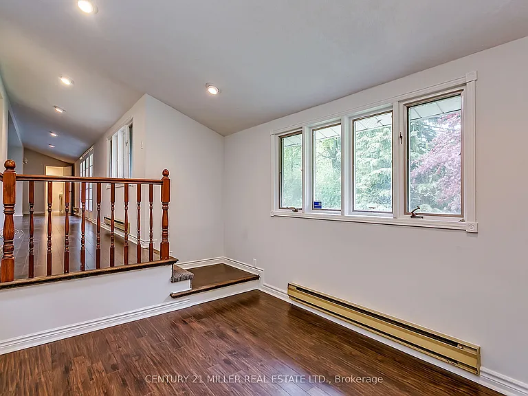 91 Ennisclare Dr E — Photo 10