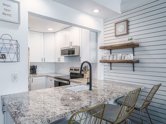 3rd image of 3741 Lower Honoapiilani Rd APT 302