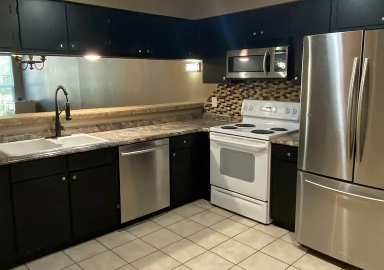1216 Elm Ct — Photo 3