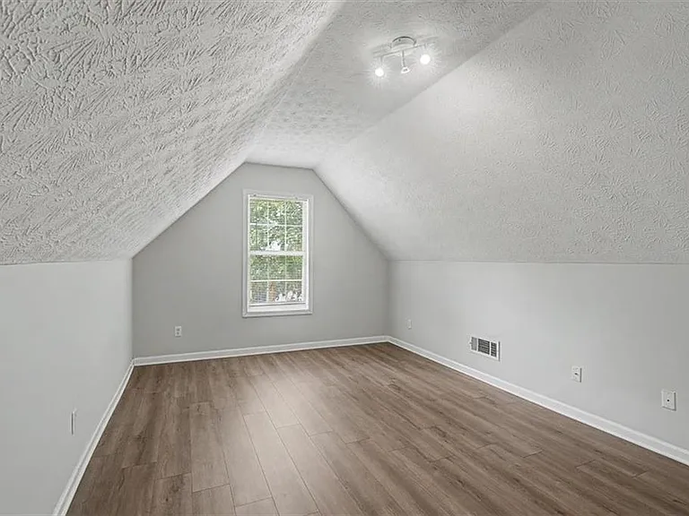 665 Peachtree Trails Dr — Photo 18