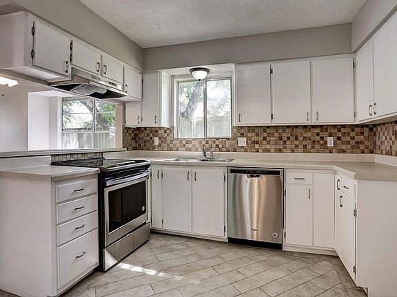 4th image of 8414 Gulf Spring Ln
