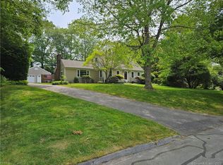 16 Fairview Dr, Pawcatuck, CT 06379