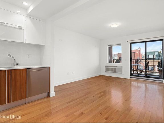 3rd image of 3135 31st St #411