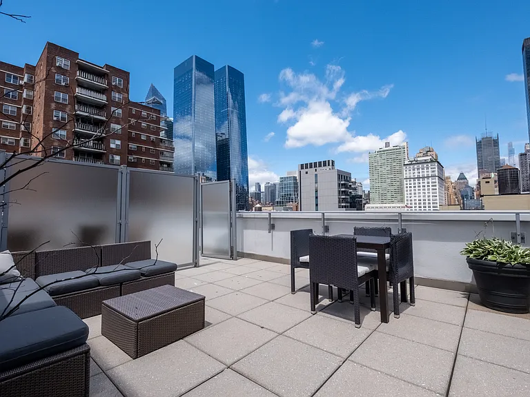 261 W 28th St #2D — Photo 15