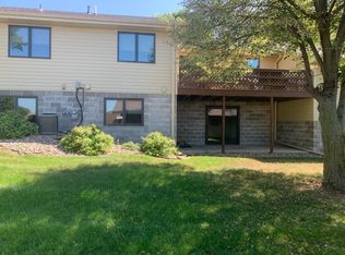 4 Hackett Dr, Oakland, IA 51560