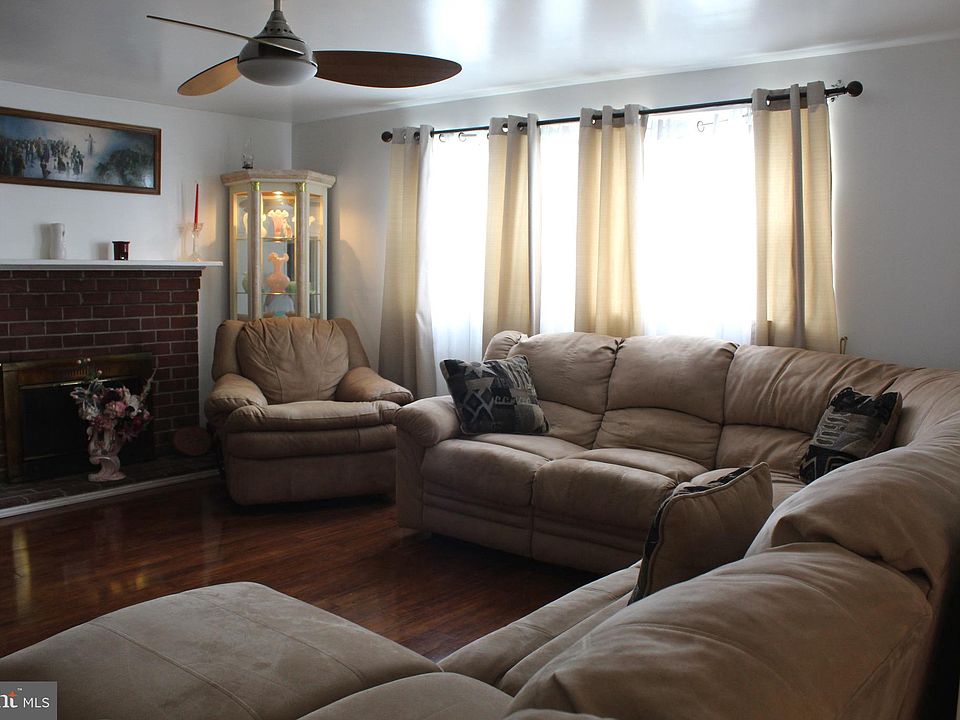 2nd image of 9513 Gwynndale Dr