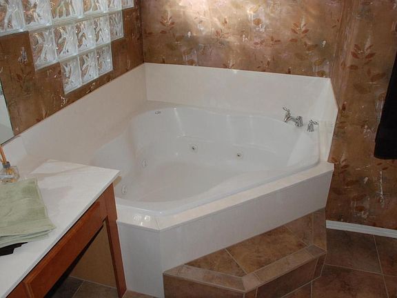 Large jetted tub in the master bath