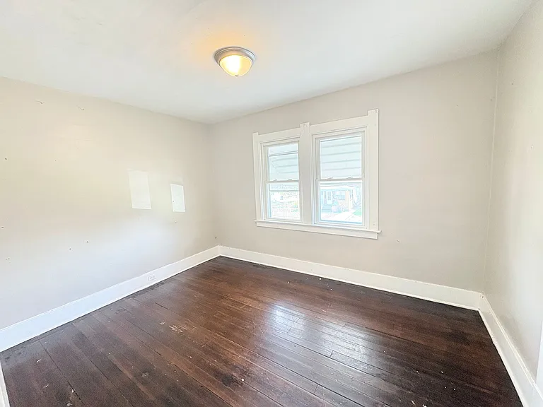 261 E Lake St — Photo 13
