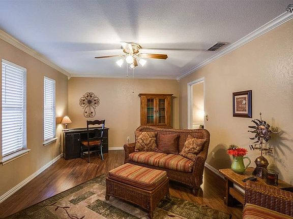 4th image of 4524 Prince Edward Dr