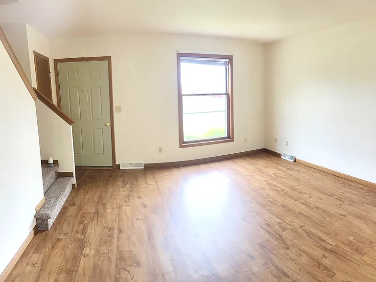 1211 Windwood Ln — Photo 3